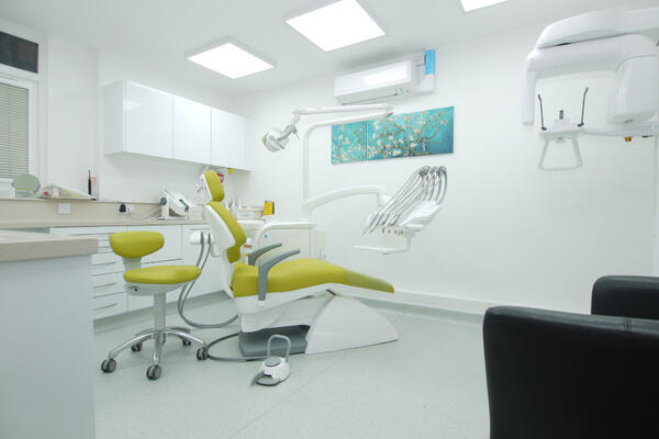 Dental Lounge Eltham Squat Practice